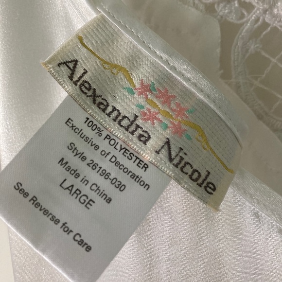 Alexandra Nicole Lg. & long wh w/lace, pearls, sequins nightgown.   $39 - Picture 8 of 8